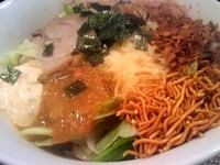 「冷やしまぜそば（並＋にんにく）　750円」@ジャンクガレッジ 東京ラーメンストリートの写真