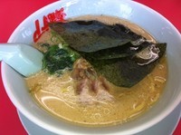「醤油とんこつラーメン」@山岡家 京都八幡店の写真