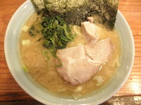 「ラーメン（並）　「700円」」@横浜家系ラーメン やややの写真