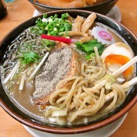 「【文月の一杯】２気圧煮干し蕎麦（チャーシュー）※無化調」@MENYA 食い味の道有楽の写真