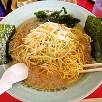 「ネギラーメン（麺カタ）+中盛　650円+100円=750円」@ラーメンショップ 前ヶ崎店の写真
