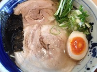 「琥珀そば（塩）＋餃子（770円＋270円）」@自家製麺 琥珀の写真