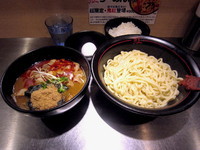 「紅つけ麺　並＋豚バラ増し＋温玉ライス」@麺創研 紅 府中の写真