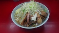 「ラーメン小豚ニンニク」@ラーメン二郎 中山駅前店の写真