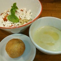 「《限定》　バジル＆チーズパンつけめん」@餃子食堂 みのわ店の写真