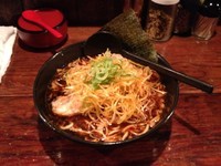 「辛口にんにく醤油らーめん」@宝堂の写真