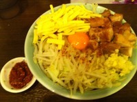 「あえそば750 + チーズ50 + 辛玉ダブル100×2」@麺や あかつきの写真