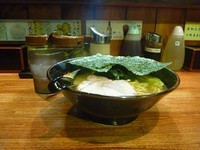 「助らーめん　普通盛」@横浜家系 助格家の写真