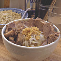 「つけめん700円（中、細麺、生姜ダブル）＋肉増し200円」@らーめん きじとらの写真