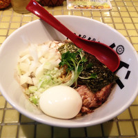 「限定  油そば（チョコ）￥８００＋パイン味玉￥１００」@パイナップルラーメン屋さん パパパパパインの写真