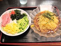 「黒酢しょうゆ冷し麺　490円」@日高屋 上野広小路店の写真