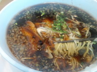 「石川ブラックラーメン　750円（麺大盛100円）」@麺処 山百合 中央自動車道 石川PA(上り)店の写真