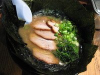 「チャーシューメン￥９５０＋海苔（１０枚）￥１００」@横浜家系ラーメン 石川家 大宮店の写真