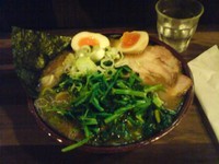 「玉子らーめん+ほうれん草」@神田ラーメン わいず 神田本店の写真