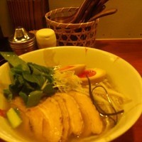 「まったり醤油らーめん」@旬麺しろ八の写真