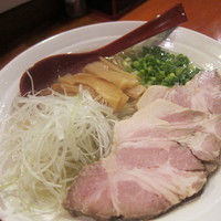「塩ラーメン（７２０円）＋チャーシュー（１００円）」@ラーメン ドラ猫の写真