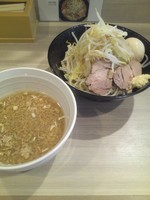 「つけ麺、たぶん半熟玉子（６５０＋１００＝７５０円）」@ラーメン大 ○虎の写真