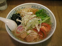 「冷やし塩らーめん（中盛）：880円」@塩らーめん しお丸の写真