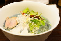 「リナブルーの冷やし塩ラーメン」@ビーハイブ ゲンキノモトの写真