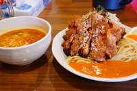 「旨辛つけDX（野菜増し・中盛無料）」@旨辛ラーメン 表裏の写真