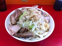 「ラーメン(中)＋豚　全増し」@モッコリ豚の写真