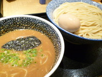 「半熟煮卵白湯 煮干しつけ麺　大盛」@らーめん 稲垣の写真
