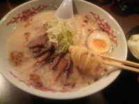 「とん塩チャーシューめん・脂少なめ（＋ライス）」@すがもらーめんの写真