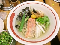 「【葉月の一杯】冷し有楽蕎麦　冷やし茶碗蒸し付き　1000円」@MENYA 食い味の道有楽の写真