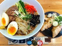 「冷やし中華+炙り鶏」@づゅる麺 豚あじ 恵比寿神社前の写真