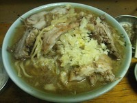 「豚入り、あぶら、生姜だれ、生たまご」@ラーメン富士丸 板橋南町店の写真