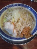 「角ふじ麺（大盛り３００ｇ同料金）ニンニク　７００円」@前勝軒の写真