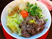 「冷 和牛魚介まぜソバ (880円)」@マルイ製肉店の写真