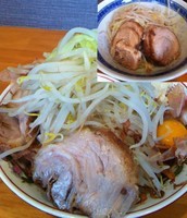「小ラーメン（650円）＋汁無し（80円）ヤサイニンニクアブラ」@豚星。の写真
