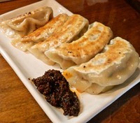 「濃厚魚介豚骨エビ風味＋チャーシュー丼＋餃子」@はりけんラーメンの写真