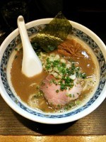 「煮干し豚骨ラーメン」@麺処 夏海の写真