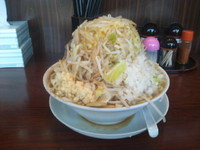 「らーめん（麺増量4ばか＋野菜増量でら盛りW）」@継承 あっ晴れ 関店の写真