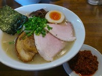 「豚骨 赤 （本日の限定） 630円」@喜元門 本店の写真