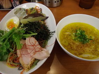 「(五輪麺）黄金鶏油と金ゴマの五輪麺」@福の神食堂の写真