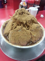 「ラーメン中 (全マシ+豚マシ+魚粉)」@ジャンクガレッジ 熊谷店の写真