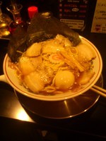 「特製中華そば大盛り(830円+100円)」@肉煮干し中華そば さいころの写真