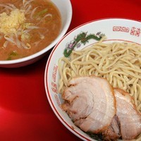 「ラーメン(2枚)（650円）＋つけ（50円）＋ニンニク」@ラーメン二郎 湘南藤沢店の写真
