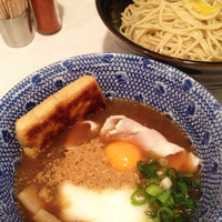 「期間限定“冷やしトロロつけめん”￥８５０＋海苔増し￥５０」@頑者 新横浜ラーメン博物館店の写真