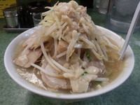 「ぶた入りラーメン 全部」@ラーメン二郎 新宿小滝橋通り店の写真