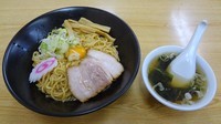 「一平ソバ中（650円）＋生卵（50円）＋スープ（50円）」@油ソバ専門店 一平ソバの写真