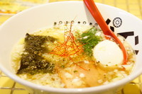 「パイナップル塩ラーメン ＋パイナップルの味玉」@パイナップルラーメン屋さん パパパパパインの写真