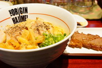 「牛油そば（大盛）＋ステーキ」@らあめんHAJIMEの写真