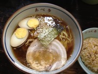 「醤油ラーメン＋たまご＋少なめチャーハン（計￥1000）」@あべ多の写真