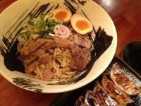 「醤油油そば 味玉トッピング 焼き餃子」@油そば商店 油坊主 渋谷店の写真