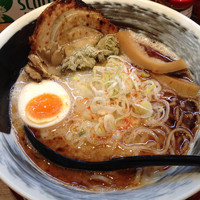 「塩豚骨らーめん」@らーめん ど真ん中の写真