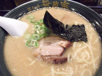 「げんこつ麺+替玉、火薬玉(880円)」@麺創房 無敵家の写真